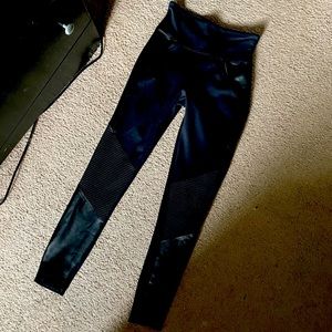 Assets spanx motto leggings small